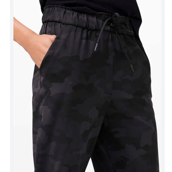 Lululemon Stretch High-Rise Jogger - Picture 2 of 12